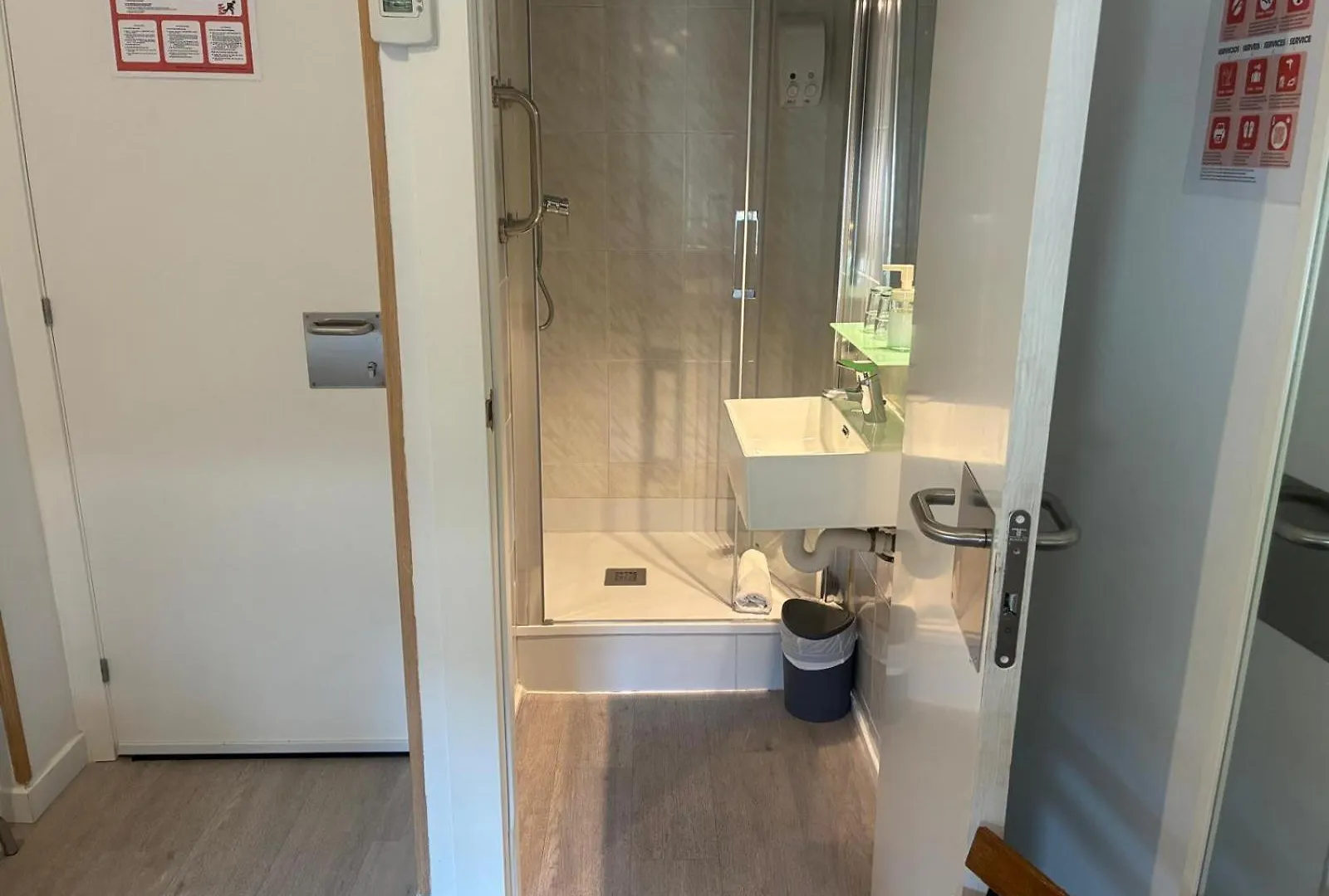 Albergue Hostal La Palmera Barcelona
