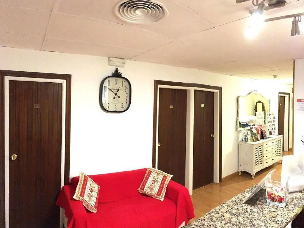 Hostal La Palmera Barselona Hostel