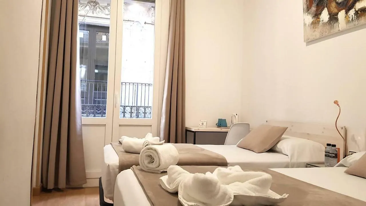 Hostal La Palmera Barcellona Ostello