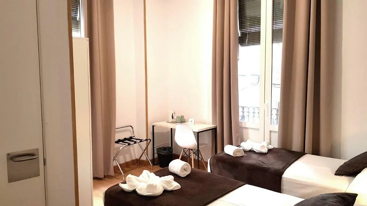 Hostal La Palmera Barcelona 2*,