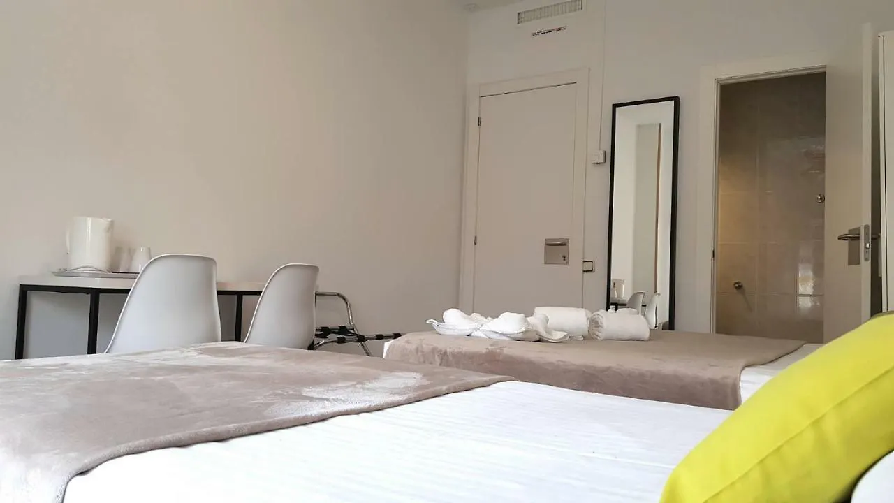 Hostel Hostal La Palmera Barselona İspanya
