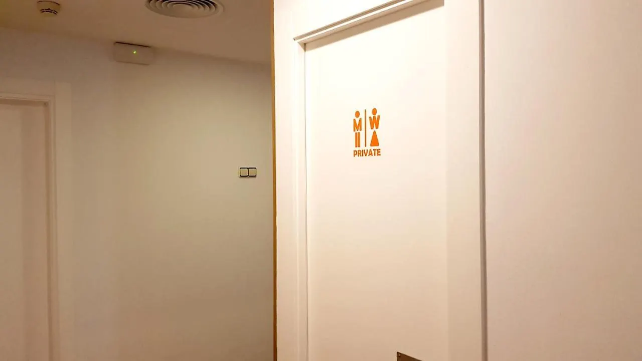 Hostal La Palmera Barcelona Hostel