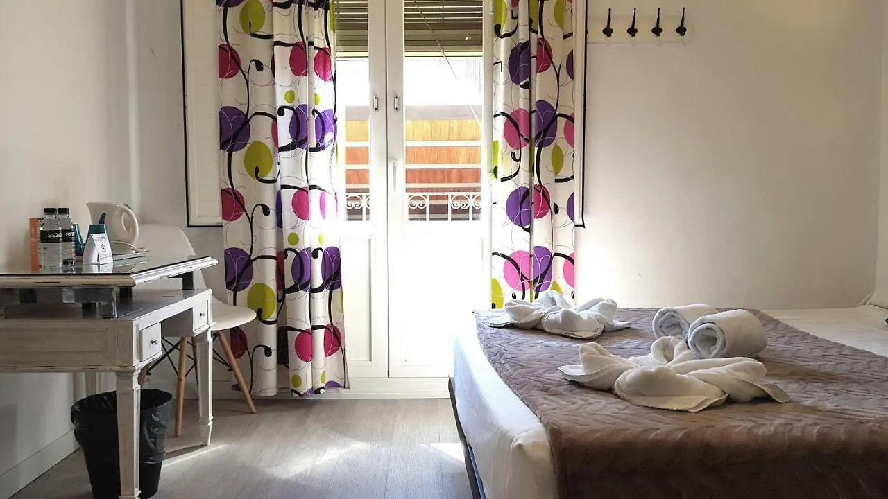 Hostal La Palmera Barcelona Hostel
